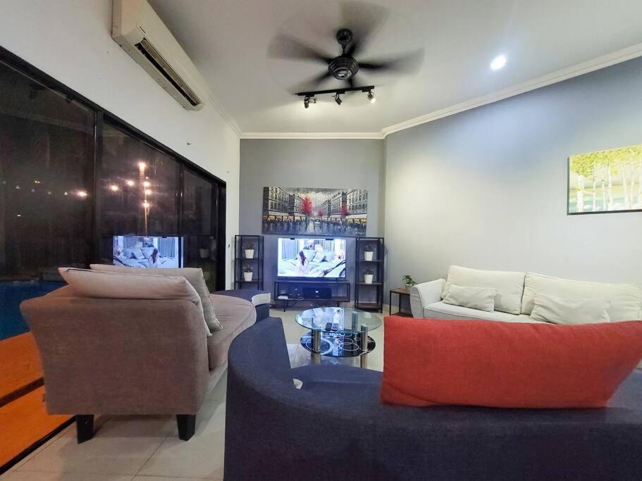 Titiwangsa9 Bungalow Pool